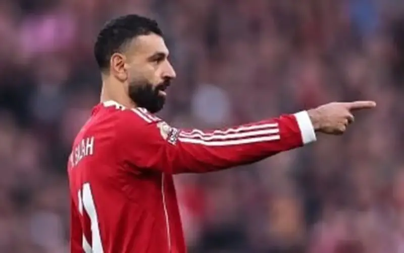هل انهارت غرفة ملابس ليفربول؟.. تطورات جديدة فى أزمة محمد صلاح وسلوت